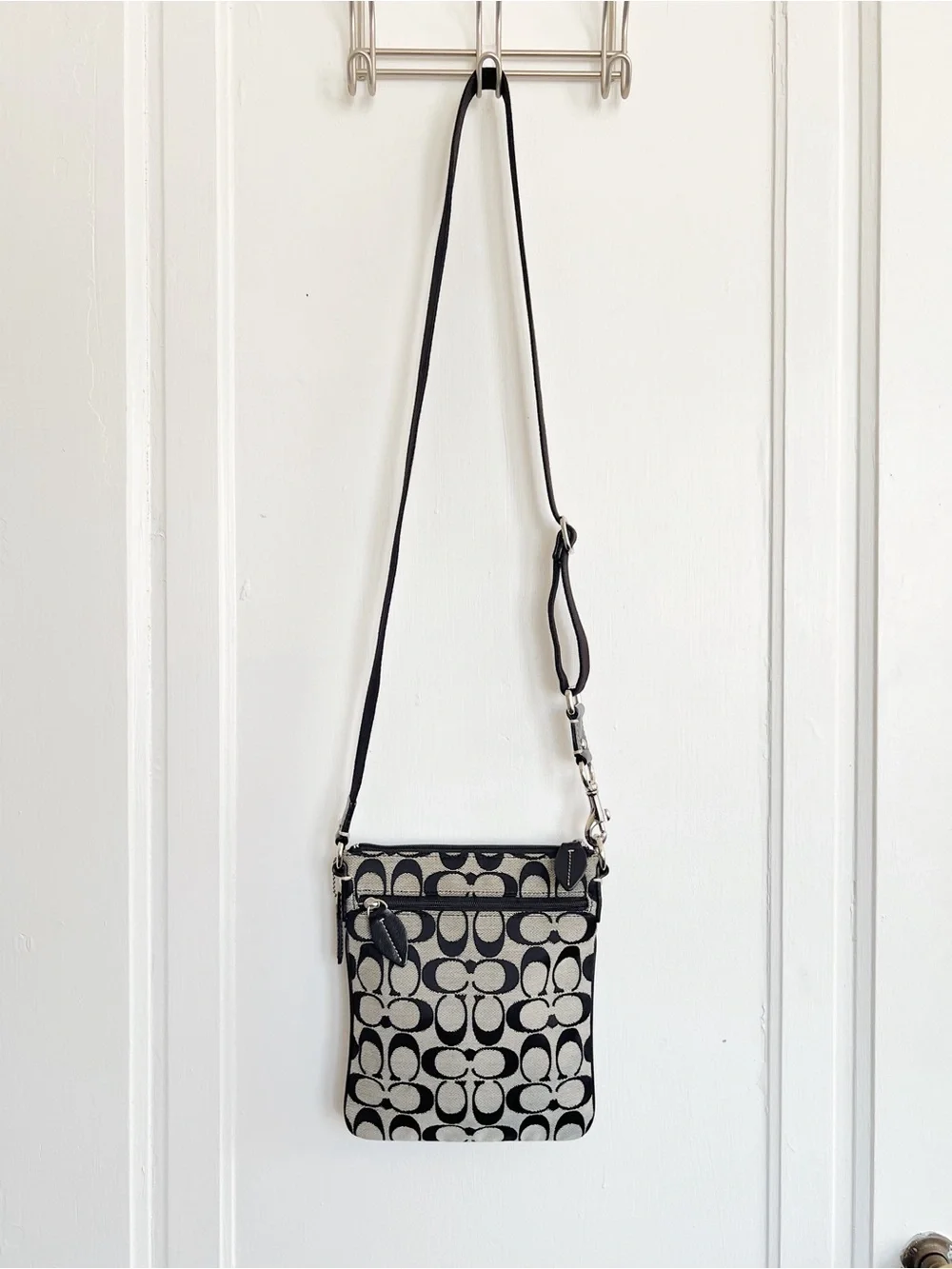 COACH • vintage Y2K Penelope Signature Swingpack crossbody purse bag black grey - Picture 6 of 9